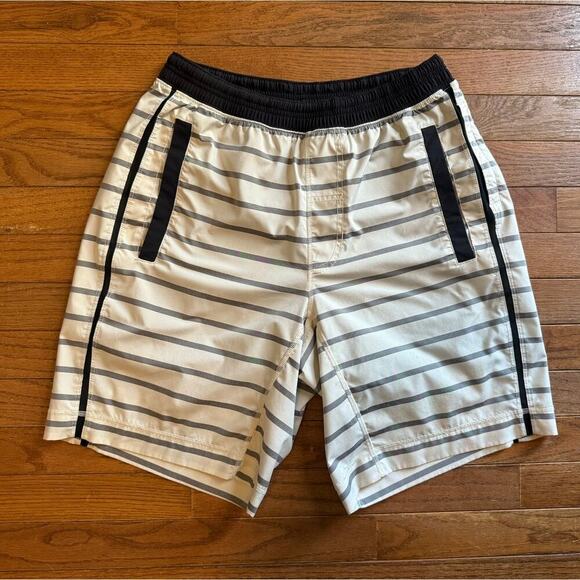 LuluLemon SeaWheeze Mens Pace Breaker Lined Short Silver Striped Size Small